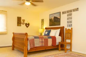 Family- friendly Rustic Cabin on a Peaceful and scencic Farm - Image 4