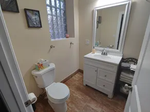 Don't miss out on this one! No cleaning fee. Near south side. - Image 3