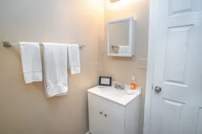 Houston St Guest house near Downtown/Military base - Image 2