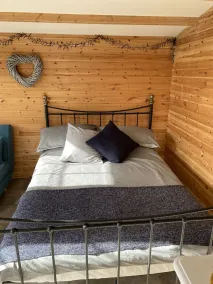  Peaceful Cornwall Cabin Retreat – Close to Coast & Countryside - Image 5
