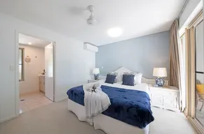 2-Bedroom Airlie Beach Retreat | Pool, Spa & Stunning Port of Airlie Views - Image 5