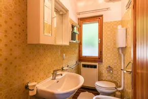 Cozy Apartment with Balcony, Lake View & Wi-Fi; Parking Available, Pets Welcome - Image 2