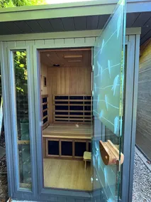 Cosy cabin in peaceful village on the water - Image 2