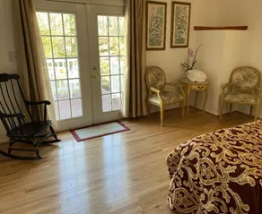 The Charming Country Cottage-Welcomes you and your pet! - Image 5