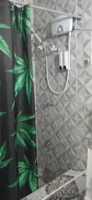  holiday stay, 2 bed 1 bathroom  - Image 3