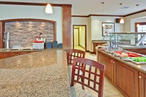 Accessible Suite nur 16 km von Indianapolis entfernt | Kostenloses Frühstück + Zugang zum Pool - Image 5
