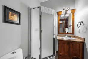 Spacious multi level 3 bedroom + den townhouse, close to Morrisey lift - Image 4