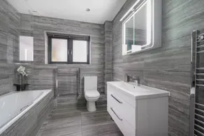 Lymington 1-bed Apt, Sleeps 3 With Parking - Image 2