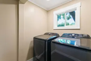 Quaint South Hill Home w Luxury King Bed and Wifi - Image 2