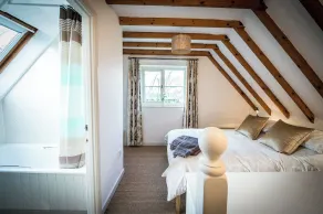 Dreamy Suffolk Country Cottage Escape - Image 4