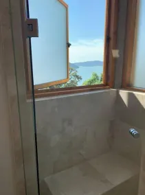 Beautiful lakefront home - Image 2