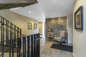 Beautiful 2 Bed / 2 Bath in Vail Village – Walk to Gondola One or Golden Peak! - Image 2