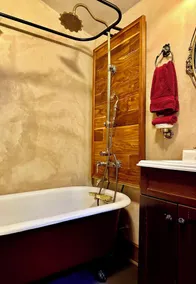 Fairytale themed secluded cabin- pets ok, king bed, fast Wi-Fi! - Image 4