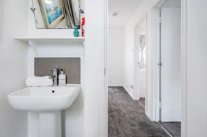 Spacious London stay - 3 Bedroom property - Image 2