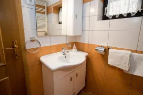 Fritliggende hus med to soveværelser, køkken, badeværelse, for 4 Pax - Image 3