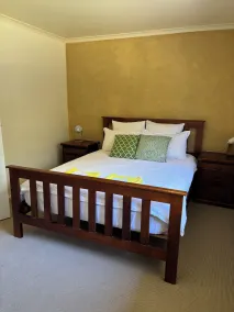 Duck Tree Lodge - Bush Retreat, Macedon Ranges - Image 4