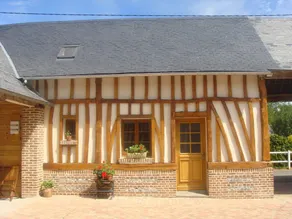 House with courtyard on south-facing beach 10 kms away - Image 5