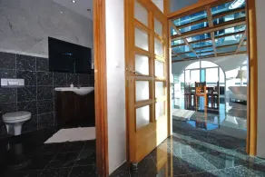 Luxury beachfront apartment Blue Pearl - Image 4