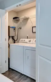 The Tanner Place- Renovated and Cozy 1 Bed Apt - Image 2