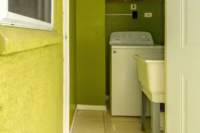EXQUISITE 2 BEDROOM TOWNHOUSE IN SUNSHINE CITY - PORTMORE - Image 2