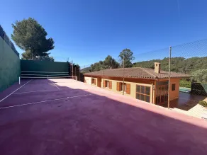 Holiday rental villa with swimming pool in Tamariu - Image 2