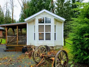 Overnighter<br>  Perfect location to relax after a day of hiking Mt Rainier. - Image 4