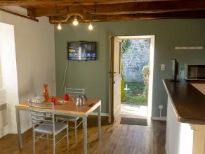 Maisonette i Corrèze | WiFi, TV, terrasse og grill, private grønne områder - Image 5