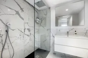 Spectacular,  luxurious apartment near the beach - Image 3