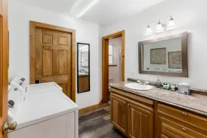 Bright Mountain Stay - Image 3