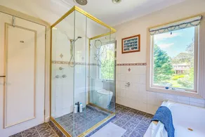 StayAU Expansive 6BR Villa Scenic Warrandyte - Image 4