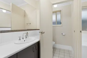Peaceful 3BR family home Free Wi-Fi Free Parking - Image 4