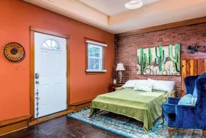 Duplex,Central KC, Sleeps12, King Beds, Hwy Access - Image 4