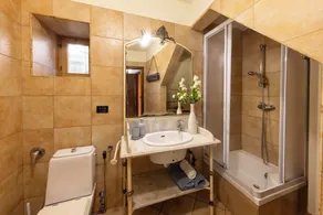 6 Person Apartment - Image 3
