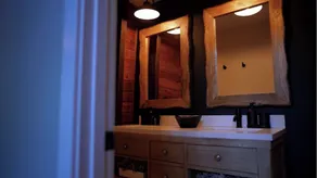 Rustic Cabin with glamour. Private, mature trees & close to provincial park - Image 3