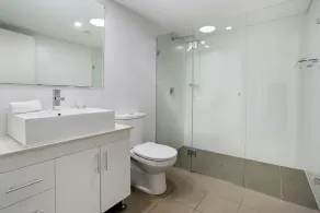 Spacious 2BR luxe Waverton Village apartment w/ harbour glimpses - Image 3