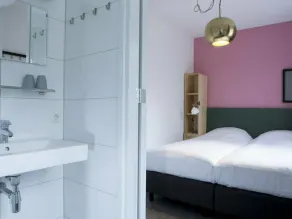 Charming, new 16-person accommodation - Image 4