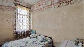 Historic country house with a large garden for outdoor activities. - Image 5