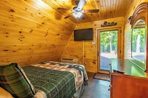Cabin C Eagles Rest sleeps 6 - Image 3