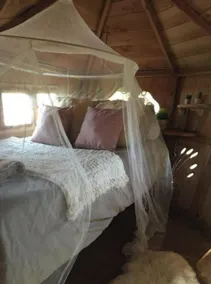 The 8-metre-high Au fil de l'eau hut - Image 3