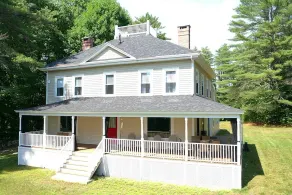 Historic Victorian on Mirror Lake Sleeps 16 REDUCED RATES - Image 5