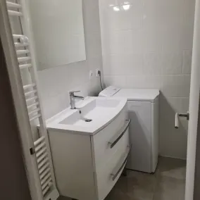 Bel Appartement Refait à Neuf à 15 min du Centre de Nîmes - Image 2