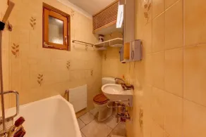 Meters from the lift station with a private terrace and balcony in Verbier - Image 2