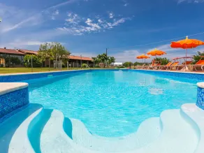 Joli appartement dans une maison de vacances avec WIFI, piscine, climatisation, TV, terrasse - Image 3