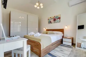 Villa com piscina, terraço ao sol e Wi‑Fi - Image 5
