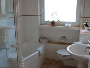 Apartment Thull - 4-bed apartment with shower and bath/WC - Image 2