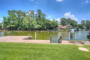 Accueil Lakefront magnifique avec piscine et spa sur une crique tout à fait / protégée sur le lac Conroe - Image 2