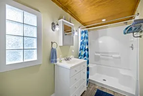 Pristine Waterfront Cottage - Home Away From Home!! - Image 2
