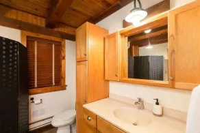 2 bedroom, 1.5 baths, full kitchen, comfortable living space with free parking - Image 3