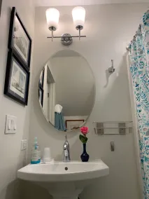A second floor apartment with en-suite near UNE, Southern Maine beach’s. - Image 3