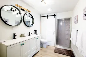 3 Bedroom Lakefront less than 1 hr from Halifax with Hot Tub, WIFI and AC - Image 5